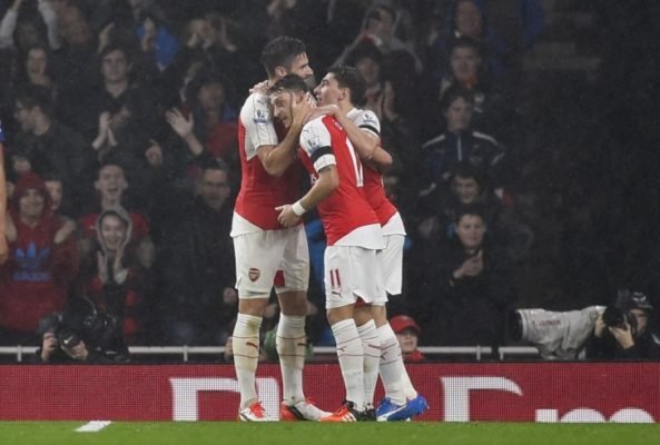 Arsenal go top after Everton win 1