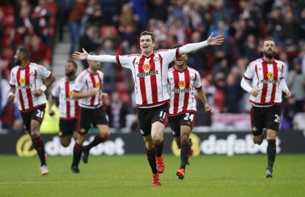 Sunderland see off 10-man Newcastle 1