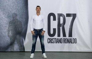 10 Reasons Why Ronaldo Is Better Than Messi 9
