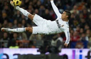 10 Reasons Why Ronaldo Is Better Than Messi 5