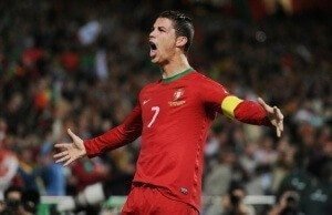 10 Reasons Why Ronaldo Is Better Than Messi 3