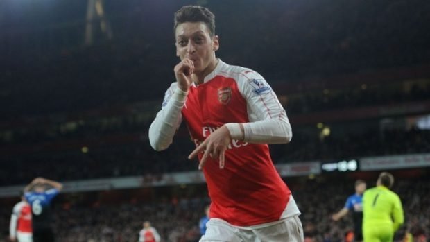 Ozil to keep Arsenal waiting over new contract 1