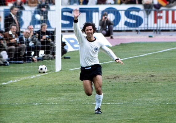 Top 10 Best Bundesliga Players Right Now 15 Best Bundesliga players of all-time - Gerd Müller