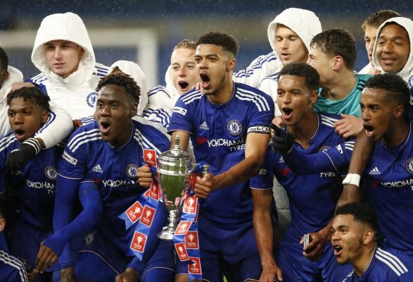 Chelsea future star signs new contract until 2022