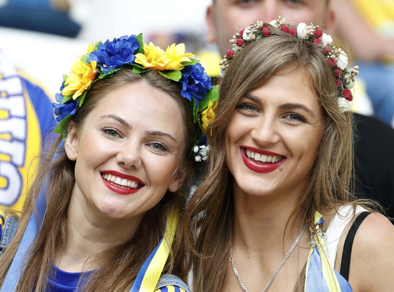 Ukraine soccer fans stunning female Ukraine soccer fans 