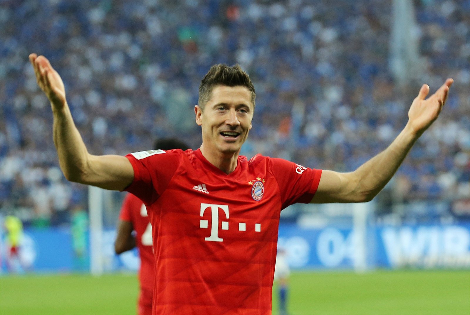 OFFICIAL: Robert Lewandowski extends Bayern Munich contract 1