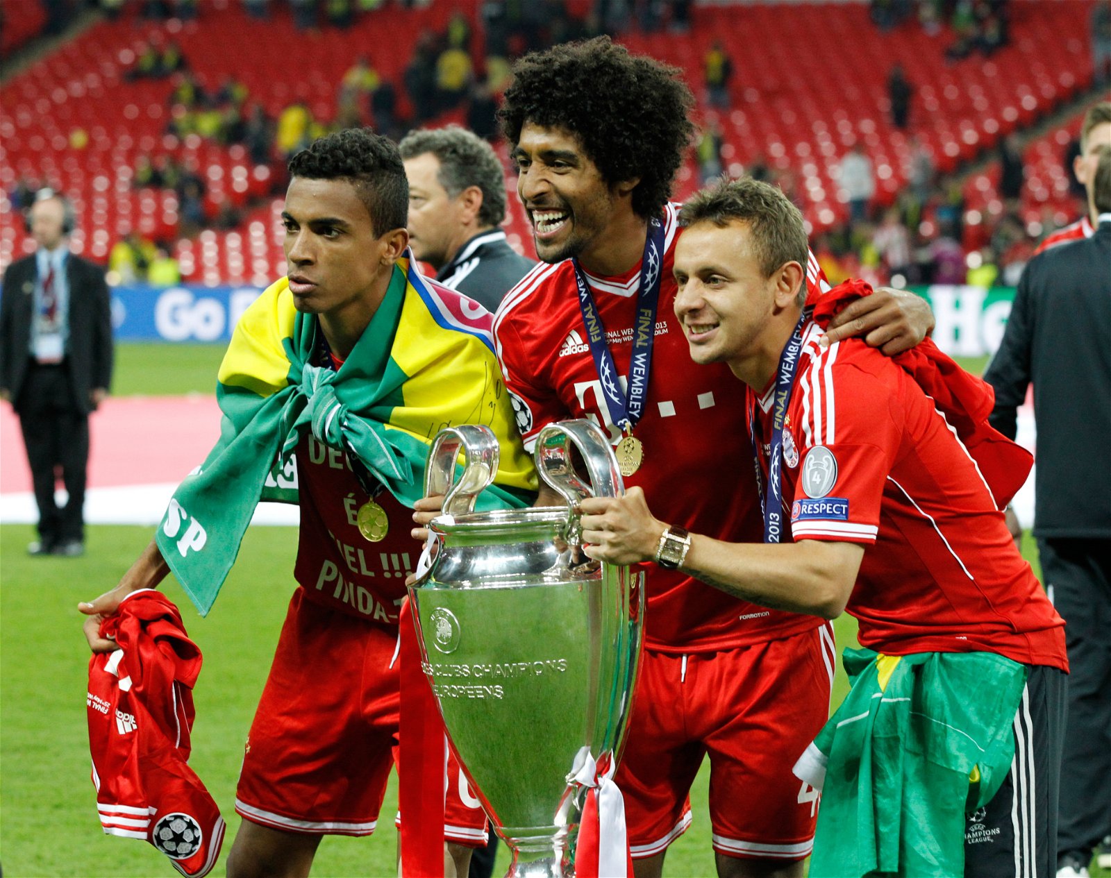 Top 5 Brazilian players at Bayern Munich 11