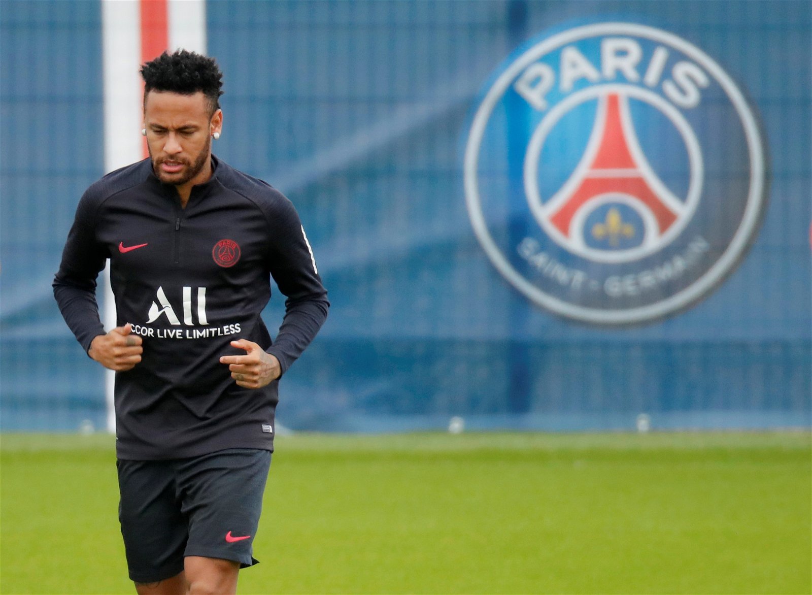 OFFICIAL: Neymar stays put at Paris Saint-Germain 1