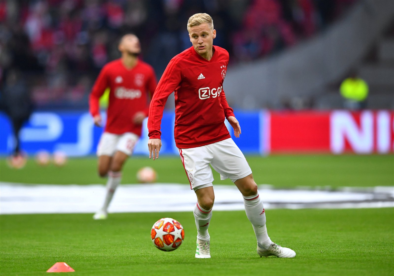 Ajax midfielder Donny van de Beek rules out January exit 1