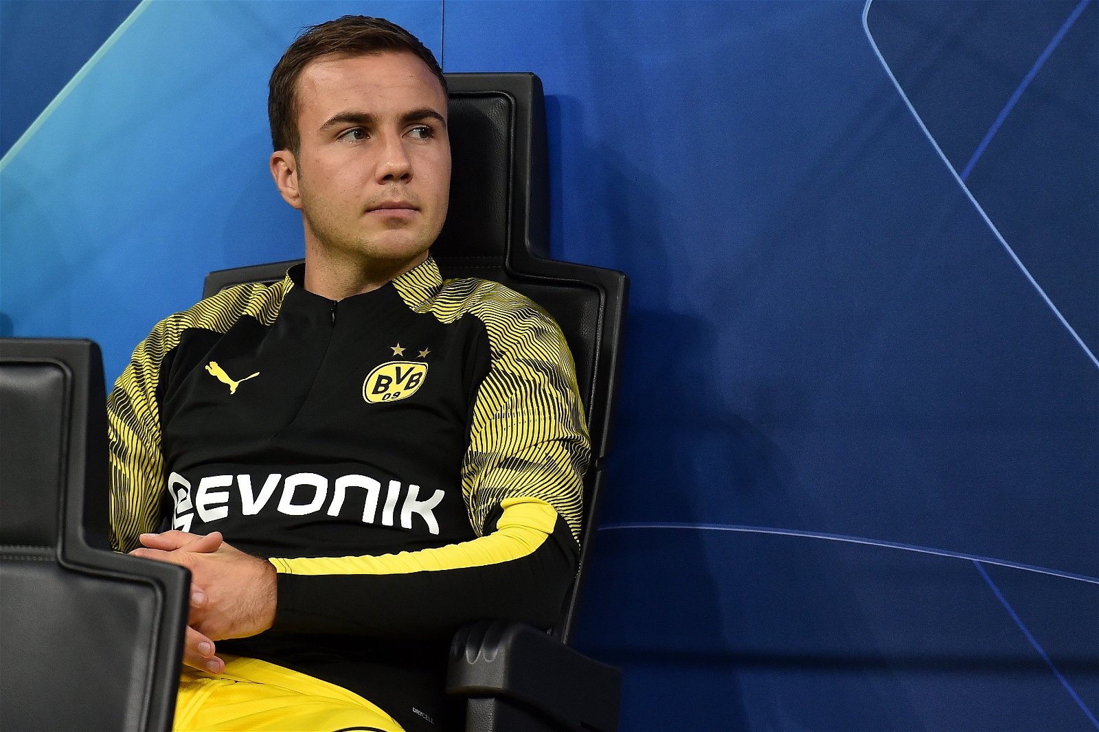 Forearm fracture not stopping Mario Gotze from playing for Borussia Dortmund