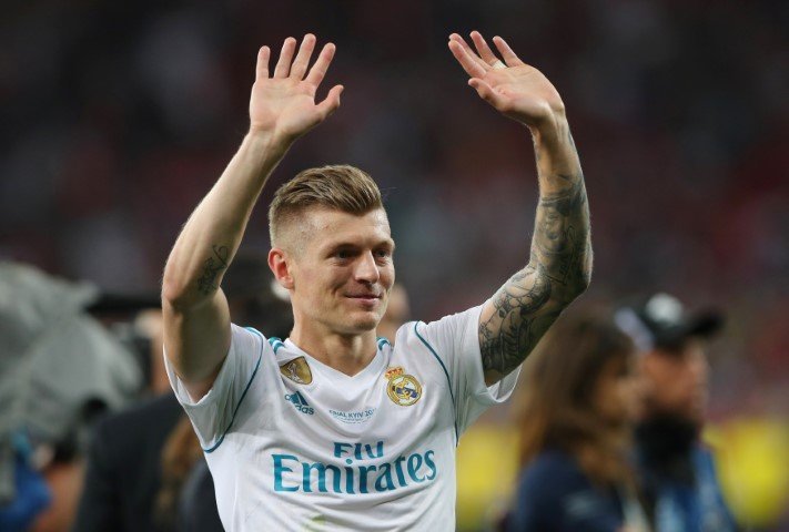Real Madrid star urged to join United