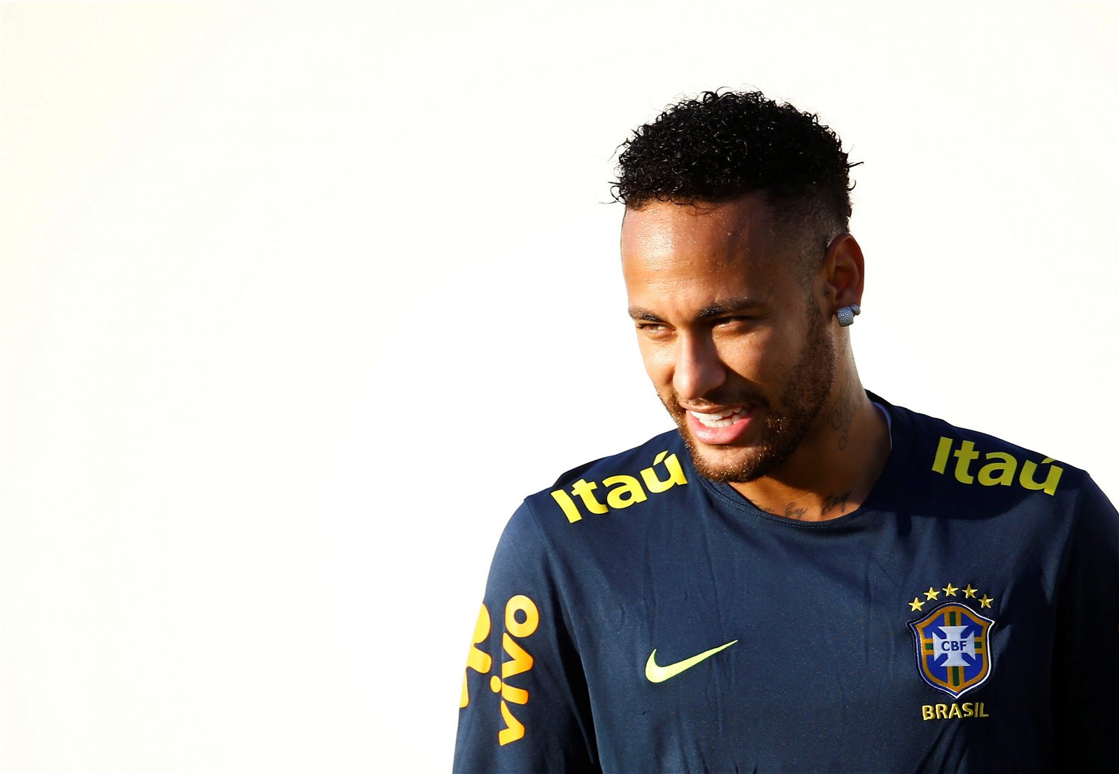 Neymar throws another fit - tells team-mates he wants Barcelona return