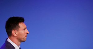 Messi vs Ronaldo salary 2024 – who earns more money per week? Lionel Messi salary - how much does Messi earn per week - month - year in PSG