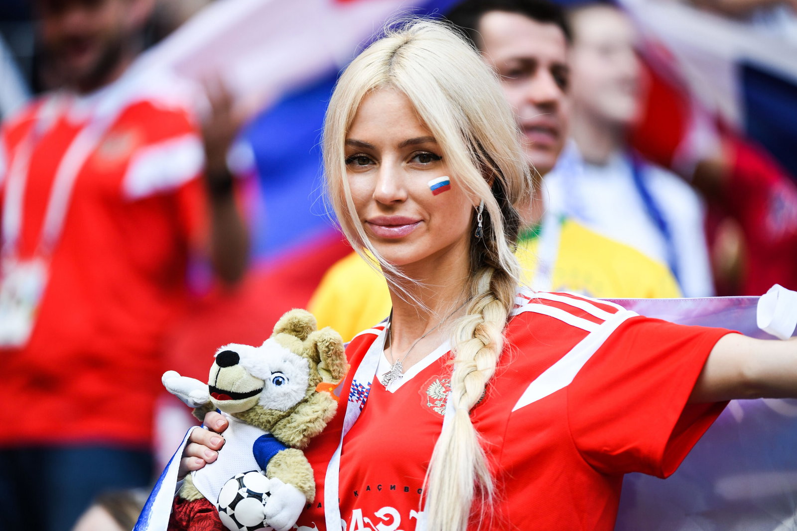 Top 10 Hottest Female Football Fans This World Cup - HOT pics & images! 1